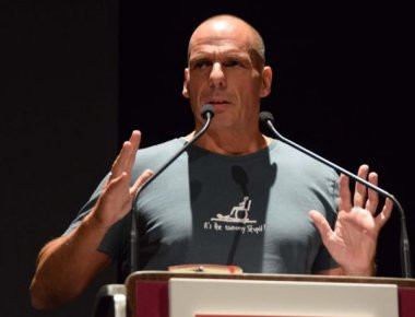 Ποιο ήταν τo μήνυμα που έστειλε ο Γ. Βαρουφάκης στον Β.Σόιμπλε μέσω της μπλούζας του